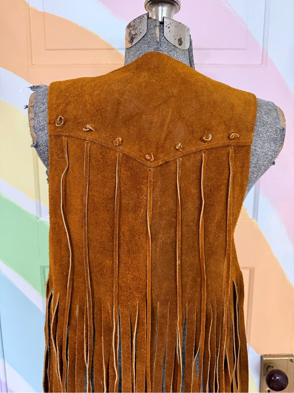 Vintage 70s Genuine Suede Leather Fringe Western Boho Festival Vest S/M 💛🍄 - Picture 5 of 11
